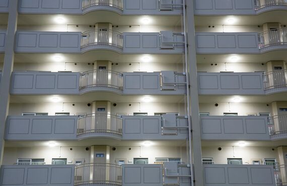 マンションの性質や立地に合わせた塗装を行い建物を守ります | 松山市密着の外壁塗装会社・有限会社モコサービス